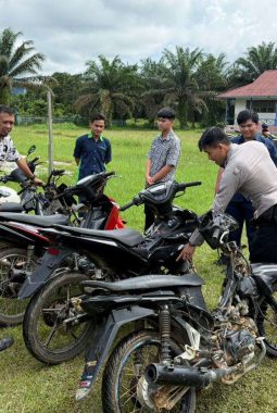 Polsek Meliau Tertibkan Knalpot Brong di Lingkungan Sekolah, Wujudkan Ketertiban Lalu Lintas yang Humanis