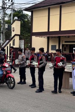 Semangat HUT Korps Sabhara ke-74, Sat Samapta Polres Sanggau Gelar Bakti Sosial dan Berbagi Takjil di Masjid Al Hikmah