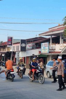 300 Takjil Dibagikan Pelajar di Sekayam, Polsek Pastikan Kegiatan Aman dan Lancar