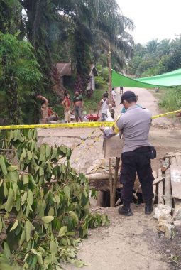 Jembatan Melobok Putus Diterjang Hujan Deras, Akses Vital Meliau–Bodok Lumpuh Sementara