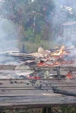 Diduga Lupa Memadamkan Bara Api, Rumah Warga di Beduai Hangus Terbakar Tengah Malam