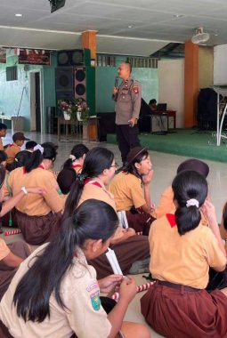 Cegah Bullying Sejak Dini, Polsek Sekayam Edukasi Ratusan Siswa SD Kristen Bukit Pengharapan