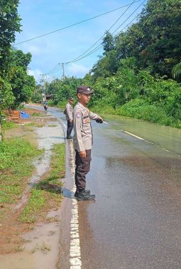 Curah Hujan Tinggi Picu Banjir di Jalan Trans Kalimantan Sanggau, 16 Rumah Terdampak