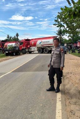 Kecelakaan di Desa Kebadu, Mobil Pickup Bertabrakan dengan Truk Tangki