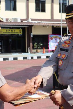 AKBP Sudarsono Pimpin Sertijab dan Lepas Personel Purna Tugas dengan Penuh Penghormatan