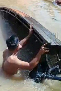 Polsek Kapuas dan Warga Lakukan Pencarian Korban Hilang di Sungai Kapuas