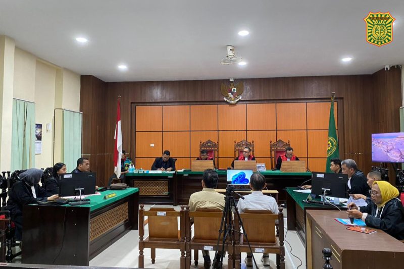 Suasana sidang perdana perkara dugaan tindak pidana korupsi Dana Hibah Yayasan Mujahidin Kalimantan Barat di Pengadilan Tindak Pidana Korupsi pada Pengadilan Negeri Pontianak, Selasa (2/6/2026),
