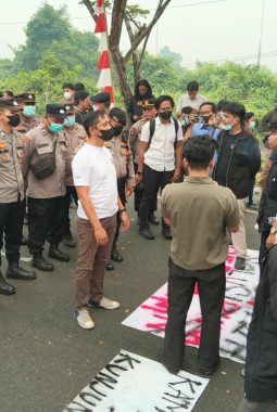 FOMDA Kalbar Gelar Aksi, Desak Penanganan Karhutla Jadi Prioritas.