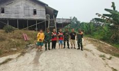 Lewat Rumah Betang, Tim Penyuluh Karhutla Mabes TNI Ajak Masyarakat Adat Desa Setulang Cegah Karhutla.