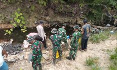 TNI-Polri dan Masyarakat Bersatu Jaga Kebersihan Lingkungan Sungai Kantuk Asam.