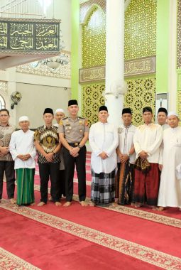 Jumat Keliling di Masjid At Taqwa , Polda Kalbar Ajak Masyarakat Cegah Hoaks dan Jaga Persatuan
