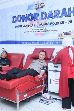 Hari Jadi ke-75 Humas Polri, Bidhumas Polda Kalbar Ajak Personel Berbagi Lewat Donor Darah